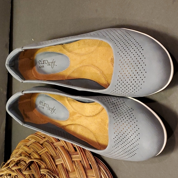 Sofft shoes, Gray. Comfortable.  Size 9.5M. Open weave on toes. - Picture 2 of 6